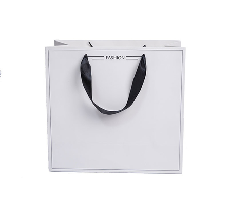 Túi mua sắm giấy bìa cứng sang trọng CCWB Logo tùy chỉnh cho quần áo